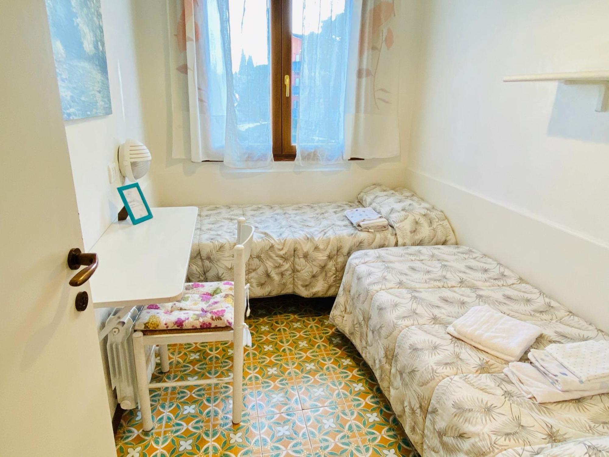 Residenza Cappuccini Aparthotel Пескиера дел Гарда Стая снимка